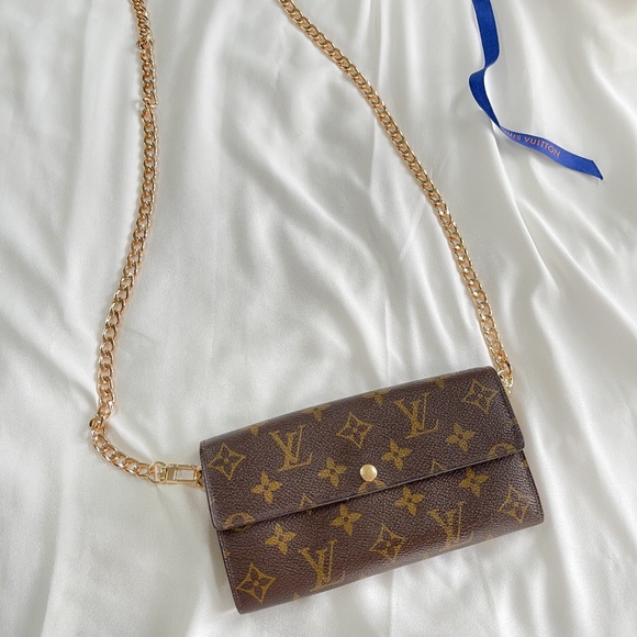 🍒✨Authentic Louis Vuitton wallet on chain 🍒✨ - Picture 4 of 16